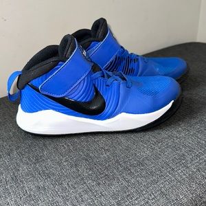 Nike Team Hustle Basketball - Size 1Y